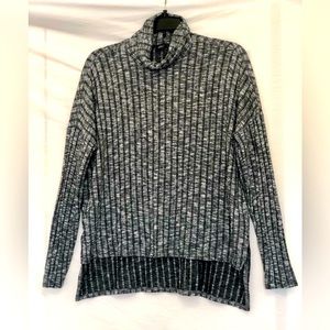 American Eagle Long sleeved top